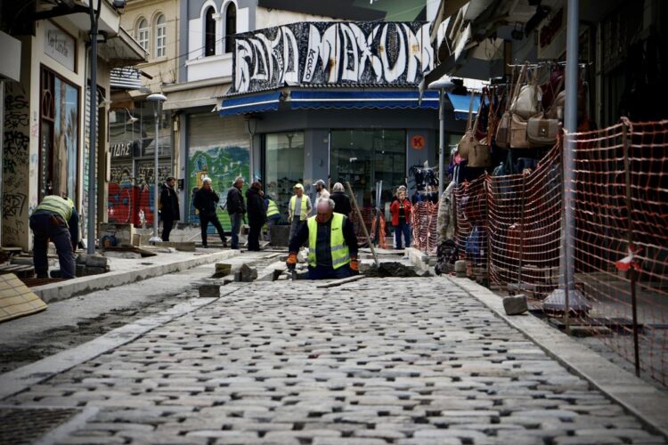 Το έργο προβλέπει ανακατασκευές πεζοδρόμων και οδών ήπιας κυκλοφορίας, έργα φωτισμού και νέες δενδροφυτεύσεις όπως και η αξιοποίηση εφαρμογών έξυπνης πόλης (φωτ.: Δήμος Θεσσαλονίκης)