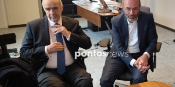 Βαγγέλης Μαϊμαράκης και Μάνφρεντ Βέμπερ κατά τη συνάντηση με εκπροσώπους Ποντίων, Αρμενίων και Ασσυρίων στο γραφείο του, στις Βρυξέλλες (φωτ.: Ρωμανός Κοντογιαννίδης)