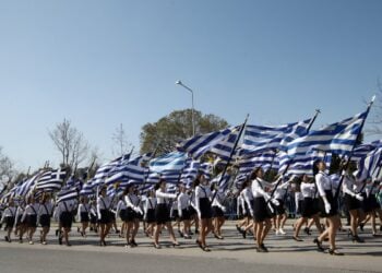 Στιγμιότυπο από την παρέλαση της 25ης Μαρτίου στην παραλία της Θεσσαλονίκης το 2022 (φωτ.: ΜΟΤΙΟΝΤΕΑΜ/Γιώργος Κωνσταντινίδης)