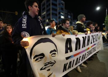 Στιγμιότυπο από την πορεία που πραγματοποιήθηκε στη Θεσσαλονίκη, ανήμερα της συμπλήρωσης ενός έτους από τη δολοφονία του Άλκη (φωτ.: ΜΟΤΙΟΝΤΕΑΜ/Βασίλης Βερβερίδης)