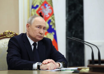 Ο Βλαντίμιρ Πούτιν στο γραφείο του στο Κρεμλίνο (φωτ.: EPA / Gavriil Grigorov / Sputnik / Kremlin Pool)