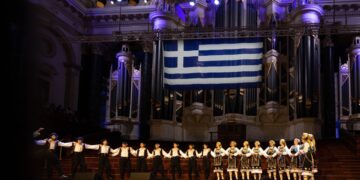 Το εορταστικό πρόγραμμα της αρχιεπισκοπής περιλάμβανε απαγγελία ποιημάτων και παρουσίαση παραδοσιακών ελληνικών χορών από τη νέα γενιά της Ομογένειας (φωτ.: Αρχιεπισκοπή Αυστραλίας)