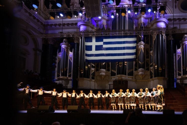 Το εορταστικό πρόγραμμα της αρχιεπισκοπής περιλάμβανε απαγγελία ποιημάτων και παρουσίαση παραδοσιακών ελληνικών χορών από τη νέα γενιά της Ομογένειας (φωτ.: Αρχιεπισκοπή Αυστραλίας)