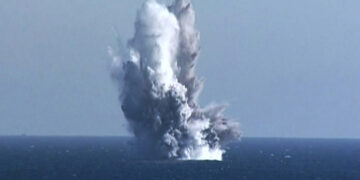 Υποβρύχια έκρηξη κατά τη διάρκεια της δοκιμής drone ικανού να χρησιμοποιηθεί για πυρηνική επίθεση, σύμφωνα με τη Βόρεια Κορέα (φωτ.: KCNA)
