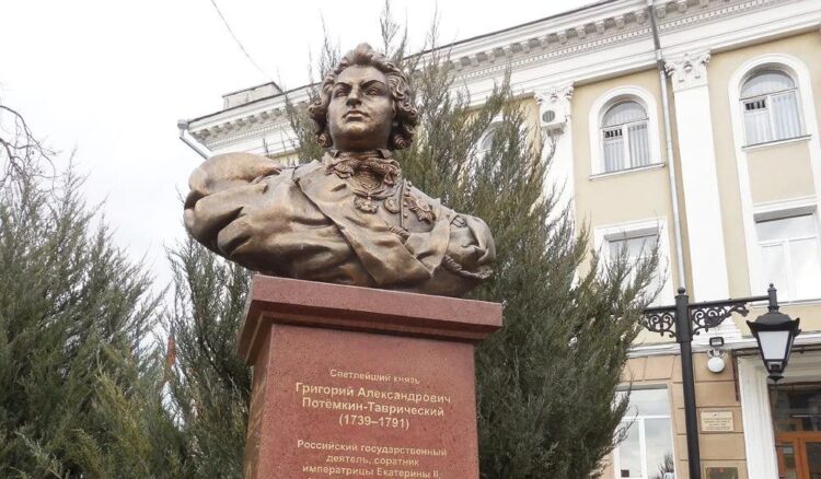 Το άγαλμα του πρίγκιπα Γκριγκόρι Αλεξάντροβιτς Ποτέμκιν-Ταβρίτσεσκι (φωτ.: Γρ. Τύπου Ρωσικής Κοινότητας Κριμαίας/ crimea.ria.ru)