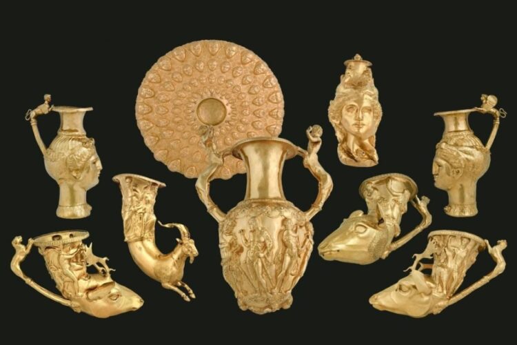 Ο θησαυρός του Παναγιουρίστε, δείγμα μετταλουργίας με εμφανείς επιρροές από την περσικές και ελληνικές πολυτελείς κατασκευές στην αρχαία Θράκη, Βουλγαρία, 300 π.Χ. (φωτ.: Βρετανικό Μουσείο)