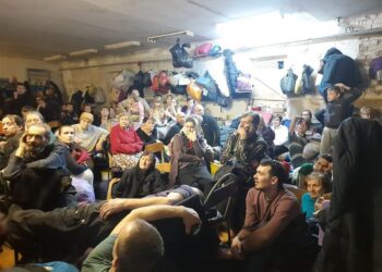 Στιγμιότυπο από την παραμονή των 367 ανθρώπων στο υπόγειο, όπου αναγκάστηκαν να ζήσουν για 27 ημέρες (φωτ.: twitter/Olha Meniaylo)
