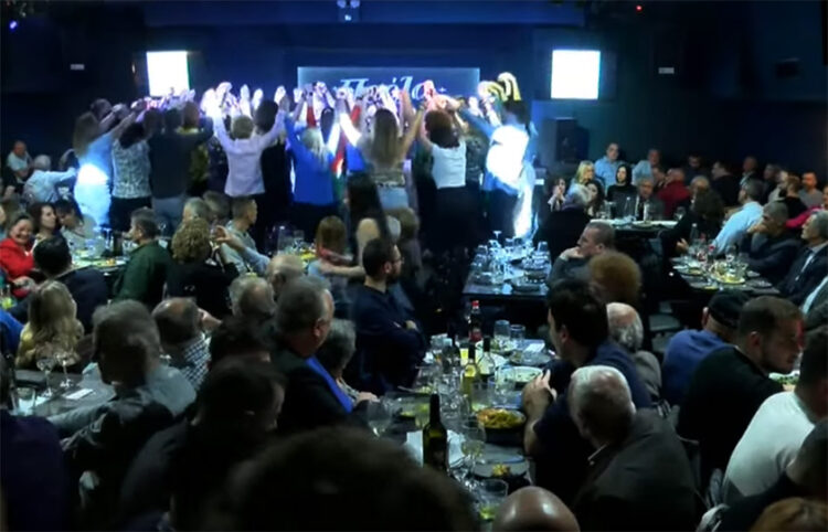 Στιγμιότυπο από τον ετήσιο χορό της Ένωσης Ποντίων Ματσούκας (πηγή: Live Media)