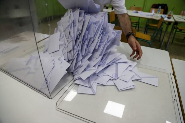 Για τις εθνικές-βουλευτικές εκλογές της 7ης Ιουλίου 2019, είχαν δηλώσει συμμετοχή 24 κόμματα και συνασπισμοί κομμάτων, ενώ για την αναμέτρηση της 20ης Σεπτεμβρίου 2015 είχαν δηλώσει συμμετοχή 26 κόμματα και συνασπισμοί κομμάτων (φωτ.: EUROKINISSI/Γιάννης Παναγόπουλος)
