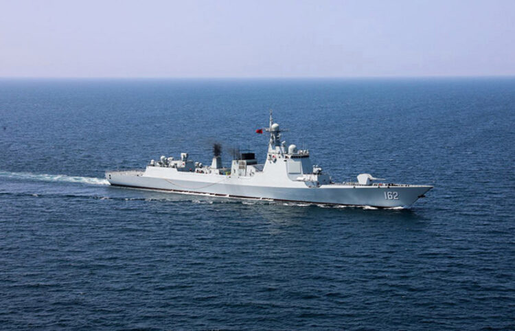 Κινεζικό πολεμικό πλοίο, σε παλαιότερη άσκηση στον Κόλπο του Ομάν (φωτ.: EPA)