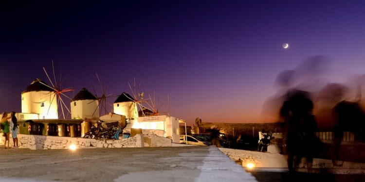 Οι ανεμόμυλοι στο νησί της Μυκόνου (φωτ.: EUROKINISSI/Νεκταρία Μπαλωματίνη)