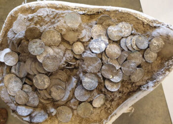 Νομίσματα που ανήκουν στο θησαυρό των Βίκινγκ (φωτ.: Facebook / Sorø Museum)