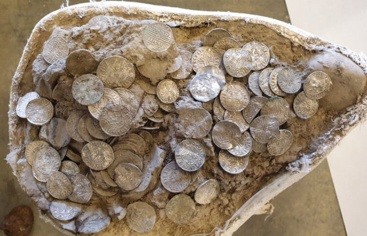 Νομίσματα που ανήκουν στο θησαυρό των Βίκινγκ (φωτ.: Facebook / Sorø Museum)