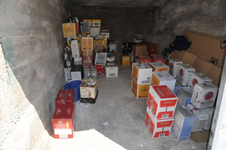 Οι κατασχεθείσες ποσότητες αλκοολούχων ποτών μεταφέρθηκαν σε αποθηκευτικούς χώρους προς φύλαξη (φωτ. αρχείου: Γραφείο Τύπου Ελληνικής Αστυνομίας)