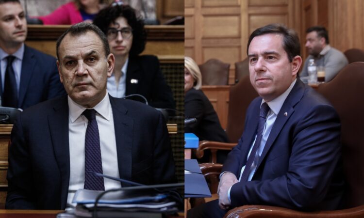 Από αριστερά, ο υπουργός Εθνικής Άμυνας Νίκος Παναγιωτόπουλος και ο υπουργός Μετανάστευσης και Ασύλου Νότης Μηταράκης (φωτ.: EUROKINISSI)
