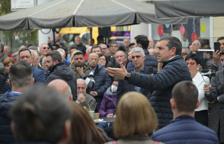Ο Αλέξης Τσίπρας μιλά σε ανοιχτή συγκέντρωση στην Ελευσίνα (φωτ.: Γραφείο Τύπου ΣΥΡΙΖΑ / Andrea Bonetti)