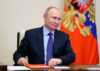 Ο Ρώσος πρόεδρος Βλαντίμιρ Πούτιν στη διάρκεια συμβουλίου ασφαλείας στη Μόσχα (φωτ.: EPA/Alexey Babushkin)