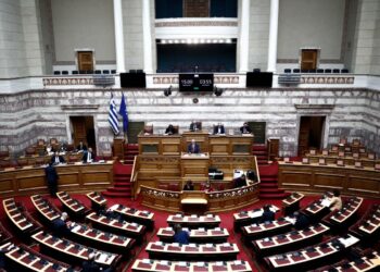 Σήμερα πρόκειται να κατατεθεί στη Βουλή η συμπληρωματική διάταξη για το κόμμα του Ηλία Κασιδιάρη, προκειμένου να «φρενάρε» τη συμμετοχή του στις εκλογές (φωτ.: EUROKINISSI/Σωτήρης Δημητρόπουλος)
