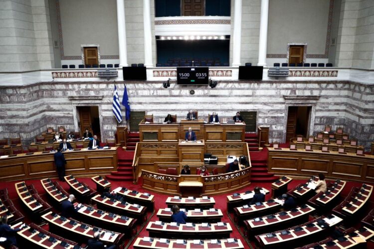 Σήμερα πρόκειται να κατατεθεί στη Βουλή η συμπληρωματική διάταξη για το κόμμα του Ηλία Κασιδιάρη, προκειμένου να «φρενάρε» τη συμμετοχή του στις εκλογές (φωτ.: EUROKINISSI/Σωτήρης Δημητρόπουλος)