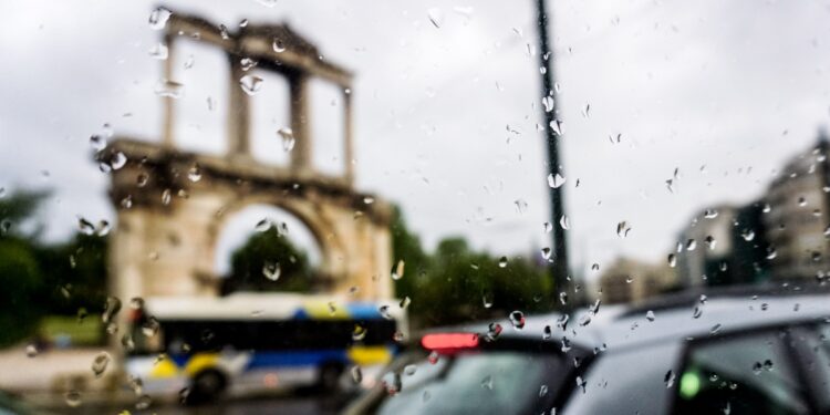 Βροχή στο κέντρο της Αθήνας (φωτ.: EUROKINISSI/Γιώργος Κονταρίνης)