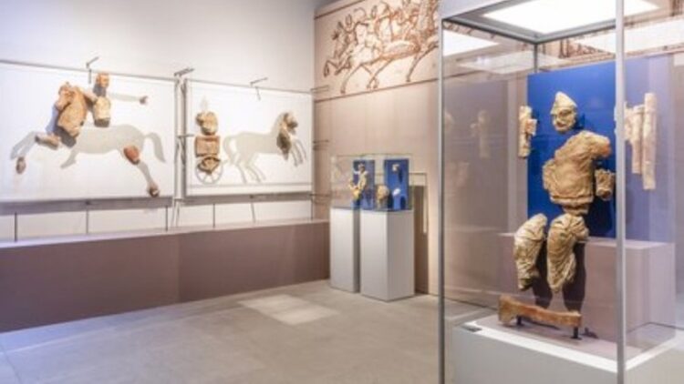 Φωτογραφία από την έκθεση «Αρχαιολογικοί θησαυροί από το Ουζμπεκιστάν - Από τον Μ. Αλέξανδρο στην Βασιλεία Κοσσανών» στο Βερολίνο (Πηγή: ΑΠΕ-ΜΠΕ)