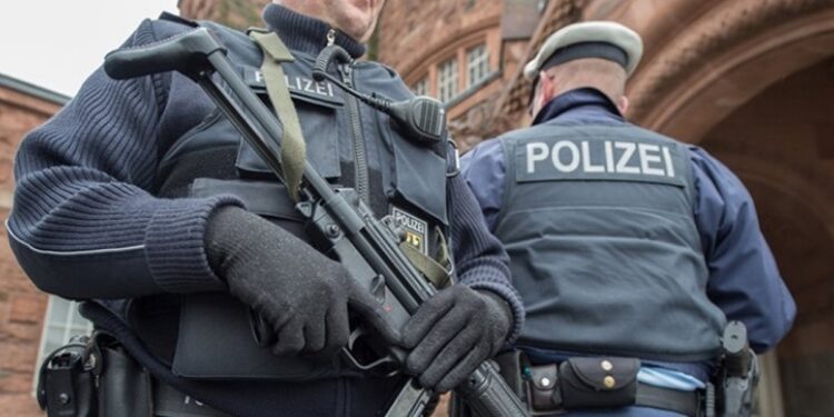 Πάνοπλοι Γερμανοί αστυνομικοί (φωτ. αρχείου: ΑΠΕ-ΜΠΕ)