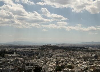 Η Αθήνα, η Ακρόπολη και ο Σαρωνικός από το λόφο του Λυκαβηττού (Φωτ.: Eurokinissi/Μιχάλης Καραγιάννης)