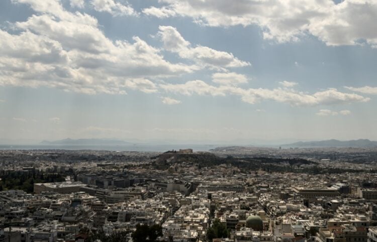 Η Αθήνα, η Ακρόπολη και ο Σαρωνικός από το λόφο του Λυκαβηττού (Φωτ.: Eurokinissi/Μιχάλης Καραγιάννης)