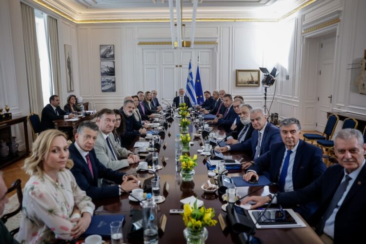 Στιγμιότυπο από τη συνεδρίαση του υπηρεσιακού υπουργικού συμβουλίου υπό τον Ιωάννη Σαρμά (φωτ.:  EUROKINISSI / Γιώργος Κονταρίνης)