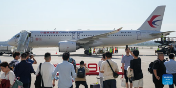 Το made in China αεροσκάφος τύπου C919 στο αεροδρόμιο Χιογκτσάο της Σαγκάης (φωτ.: Xinhua / Ding Ting)
