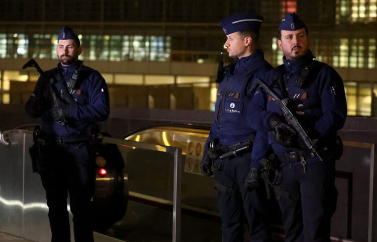 Ένοπλοι αστυνομικοί στο κέντρο των Βρυξελλών (φωτ.: EPA /  Stephanie Lecocq)