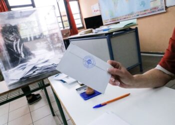 Σύμφωνα με πληροφορίες, το ποσοστό συμμετοχής αυτή την ώρα είναι μεγαλύτερο από την αντίστοιχη ώρα της εκλογικής διαδικασίας του 2019 (φωτ.: EUROKINISSI/Λεωνίδας Τζέκας)