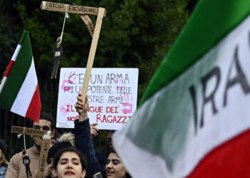 Διαδήλωση έξω από την πρεσβεία του Ιράν στη Ρώμη, ενάντια στις εκτελέσεις (φωτ.: EPA / Riccardo Antimiani Italy Out)