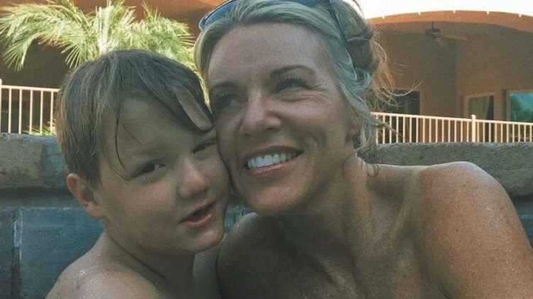 Η Λόρι Βάλοου με το θετό γιο της Τζέι Τζέι (φωτ.: Instagram/Taylee Ryan)