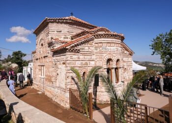 Ο ναός της Μεταμόρφωσης βρίσκεται νοτιοδυτικά του ΙΝ Αγίου Γεωργίου και αποτελεί βυζαντινό μνημείο χρονολογούμενο στον 12ο αιώνα (φωτ.: Περιφέρεια Κεντρικής Μακεδονίας)
