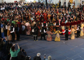 Στιγμιότυπο από το 11ο Παιδικό-Εφηβικό Φεστιβάλ Ποντιακών Χορών που έγινε το 2019 στη Χρυσούπολη Καβάλας (φωτ.: Facebook / Παμποντιακή Ομοσπονδία Ελλάδος Panpontian Federation of Greece)