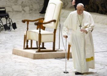 Ο πάπας Φραγκίσκος στη διάρκεια ειδικής ακρόασης στο προσκύνημα της επισκοπής Spoleto-Norcia, στην Αίθουσα Παύλου VI, στο Βατικανό (φωτ.: Fabio Frustaci)