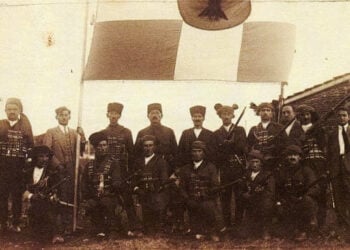 Σώμα Πόντιων ανταρτών υπό τον Ιστίλ αγά (Στυλιανό Κοσμίδη), αρχηγό στην περιοχή της Σαμψούντας. Σπάνια φωτογραφία από το αρχείο του Δημήτριου Κουτσογιαννόπουλου