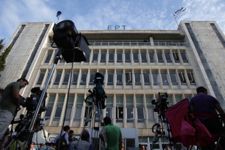 Στο ραδιομέγαρο της ΕΡΤ είναι όλα έτοιμα για τη σημερινή τηλεμαχία των έξι πολιτικών αρχηγών (φωτ.: EUROKINISSI/Γιώργος Κονταρίνης)