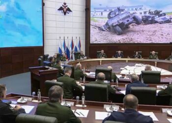 Σύσκεψη στο ρωσικό υπουργείο Εθνικής Άμυνας υπό τον υπουργό Σεργκέι Σοϊγκού (φωτ.: ΕΡΑ/Ρωσικό υπουργείο Εθνικής Άμυνας)