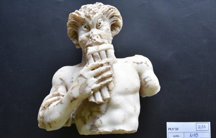 Το σπασμένο άγαλμα του Πάνα που βρέθηκε στο Αρχαιολογικό Πάρκο Saraçhane (φωτ.: Μητροπολιτικός Δήμος Κωνσταντινούπολης)
