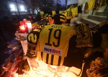 Κεριά και αναμνηστικά στο σημείο που δολοφονήθηκε ο Άλκης Καμπανός (φωτ.: EUROKINISSI/Ραφαήλ Γεωργιάδης)