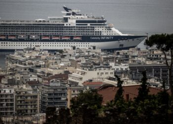Το κρουαζιερόπλοιο Celebrity Infinity έδεσε για λίγες ώρες στο λιμάνι της Θεσσαλονίκης (φωτ.: EUROKINISSI/Ραφαήλ Γεωγιάδης)
