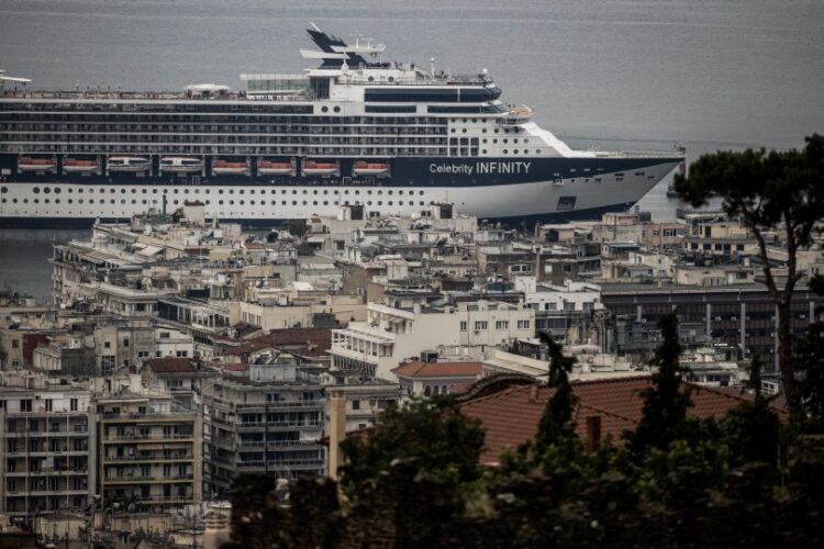 Το κρουαζιερόπλοιο Celebrity Infinity έδεσε για λίγες ώρες στο λιμάνι της Θεσσαλονίκης (φωτ.: EUROKINISSI/Ραφαήλ Γεωγιάδης)