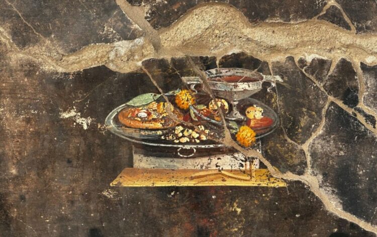 Η τοιχογραφία της πίτσας, που μάλλον κατατάσσεται ως φοκάτσια, εφόσον δεν φαίνεται να έχει ντομάτα και μοτσαρέλα (φωτ.: Αρχαιολογικό Πάρκο Πομπηίας)