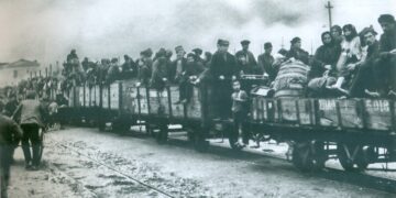 Τρένα μεταφέρουν πρόσφυγες στη Θεσσαλονίκη (Αρχείο Αμερικανικού Ερυθρού Σταυρού (φωτ.: Αμερικανική Βιβλιοθήκη του Κογκρέσου)