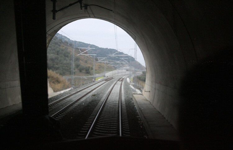 Τούνελ στη σιδηροδρομική γραμμή Τιθορέα-Λιανοκλάδι-Δομοκός (φωτ.: αρχείο EUROKINISSI)