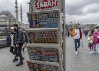 Εφημερίδες στην Τουρκία σχολιάζουν το εκλογικό αποτέλεσμα και τη νίκη του Ρετζέπ Ταγίπ Ερντογάν (φωτ.: . EPA/Erdem Sahin)
