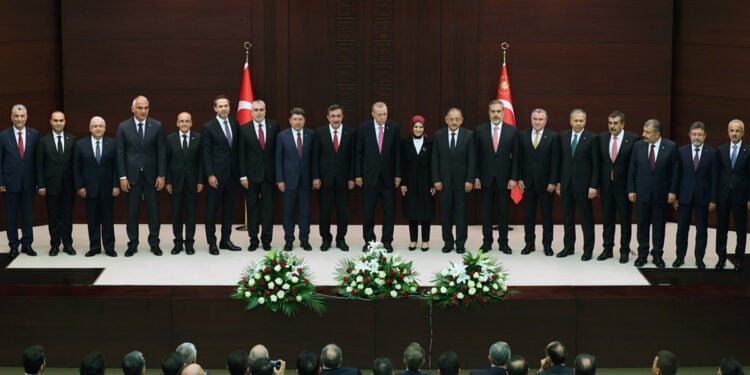 Το νέο υπουργικό συμβούλιο της Τουρκίας (φωτ.: Προεδρία της Δημοκρατίας της Τουρκίας)