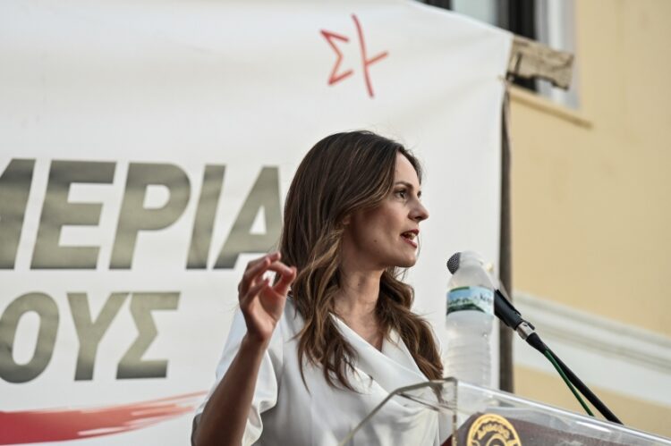 Η Έφη Αχτσιόγλου μιλά σε προεκλογική συγκέντρωση του ΣΥΡΙΖΑ-Προοδευτική Συμμαχία (φωτ.: Eurokinissi/Γιώργος Ευσταθίου)